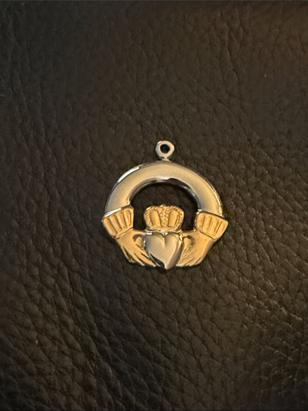 14k GOLD CLADDAGH LOVE LOYALTY FRIENDSHIP PENDANT VINTAGE NEW PLATED